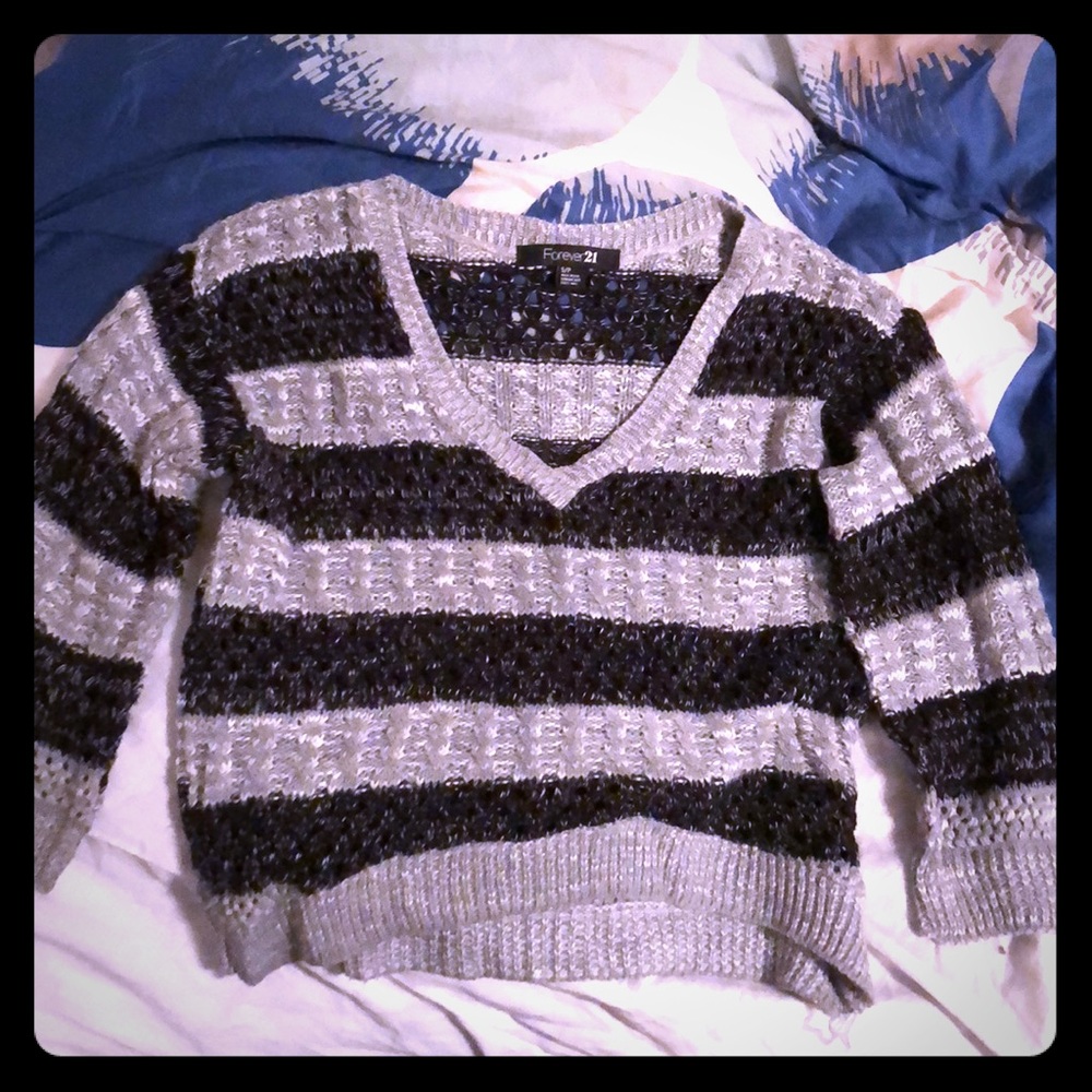 Black and grey crop top sweater